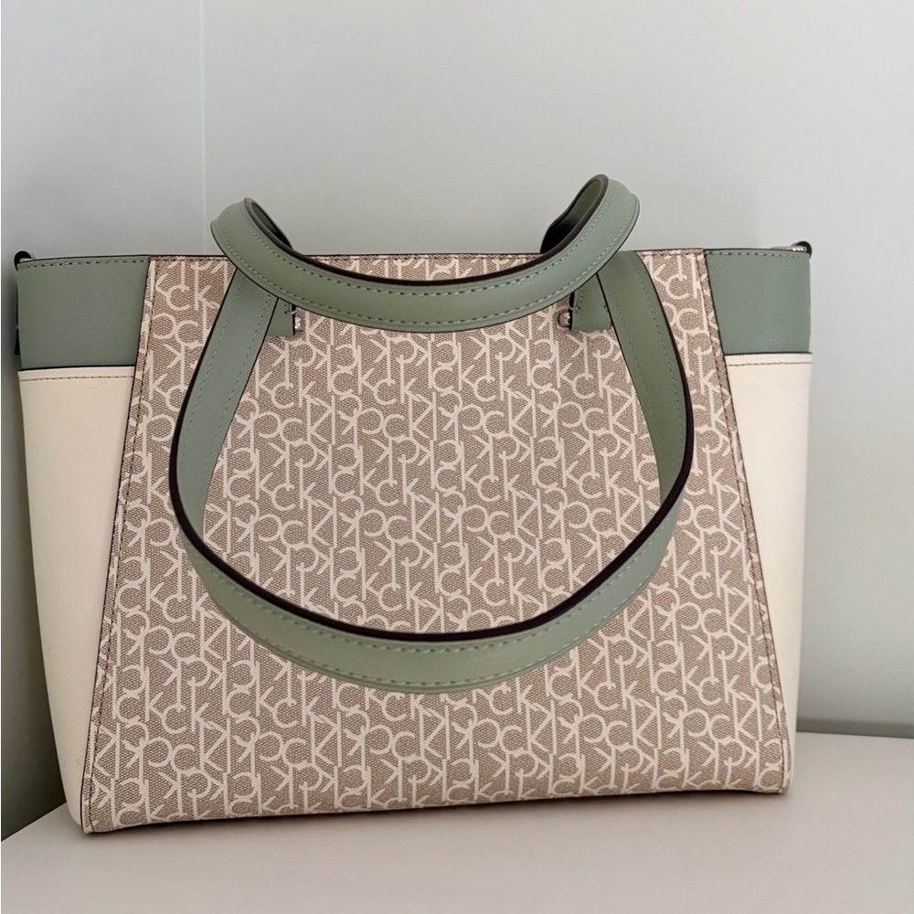 Calvin Klein bag - Picture 9 of 11